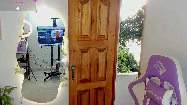 sofia gold  online show from 15, 10, 2025