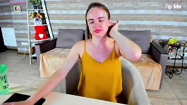 Snapshot of SusanSmit chatting on 8, 10, 2025 SusanSmit online show from 8, 10, 2025