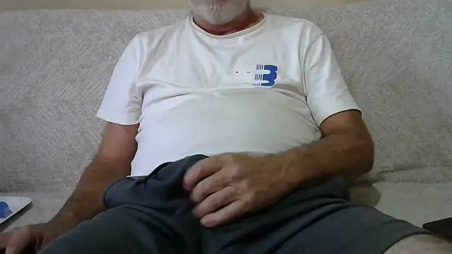 Snapshot of 35tibet35 chatting on 3, 10, 2025 35tibet35 online show from 3, 10, 2025