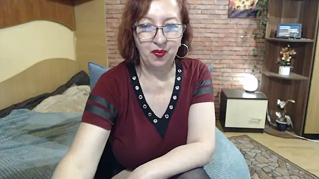 EvelyneFlirtyMilf online show from 24, 4, 2026