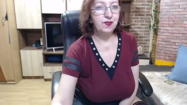 EvelyneFlirtyMilf online show from 18, 3, 2025