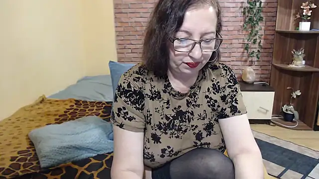 Snapshot of EvelyneFlirtyMilf chatting on 12, 7, 2026 EvelyneFlirtyMilf online show from 12, 7, 2026