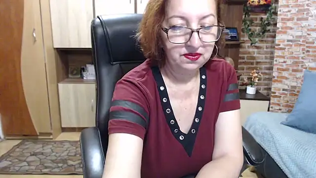 EvelyneFlirtyMilf online show from 2, 4, 2026