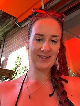 Snapshot of EllaMae chatting on 20, 9, 2025 EllaMae online show from 20, 9, 2025