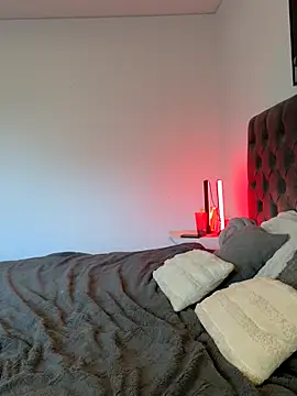 Snapshot of EllaMae chatting on 12, 10, 2025 EllaMae online show from 12, 10, 2025