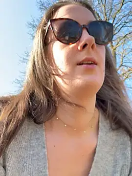 Snapshot of EllaMae chatting on 8, 3, 2025 EllaMae online show from 8, 3, 2025