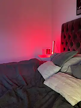 Snapshot of EllaMae chatting on 11, 11, 2025 EllaMae online show from 11, 11, 2025