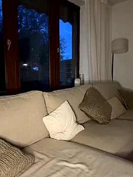 Snapshot of EllaMae chatting on 4, 11, 2025 EllaMae online show from 4, 11, 2025