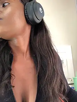 LuciousLips96 online show from 3, 3, 2025