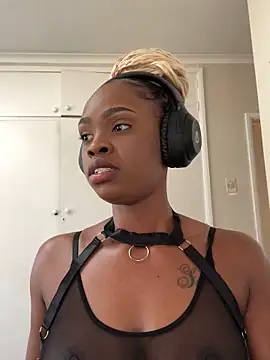 LuciousLips96 online show from 21, 10, 2025