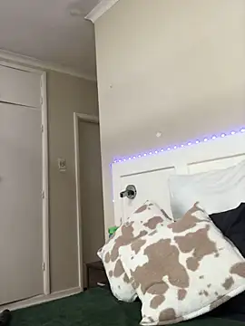 LuciousLips96 online show from 28, 11, 2025