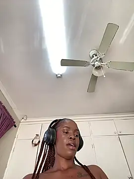 Snapshot of LuciousLips96 chatting on 27, 6, 2026 LuciousLips96 online show from 27, 6, 2026