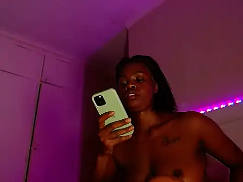 LuciousLips96 online show from 11, 5, 2026