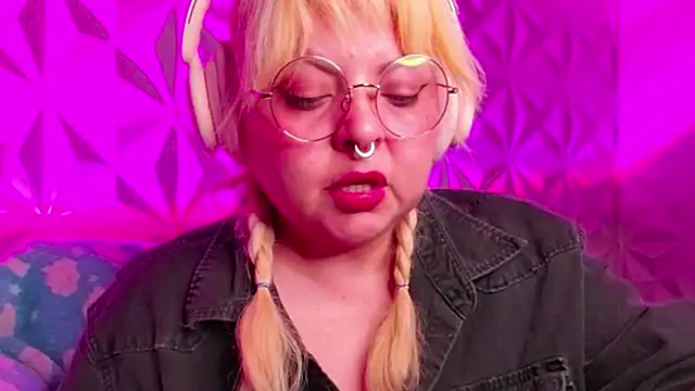 Snapshot of Satyn_doll chatting on 17, 10, 2025 Satyn doll online show from 17, 10, 2025