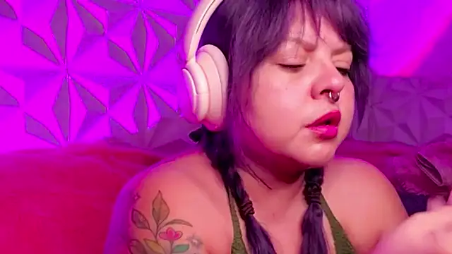 Snapshot of Satyn_doll chatting on 21, 10, 2025 Satyn doll online show from 21, 10, 2025