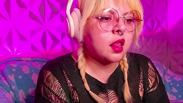 Snapshot of Satyn_doll chatting on 17, 10, 2025 Satyn doll online show from 17, 10, 2025