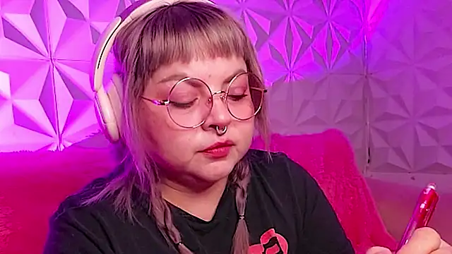 Snapshot of Satyn_doll chatting on 8, 11, 2025 Satyn doll online show from 8, 11, 2025