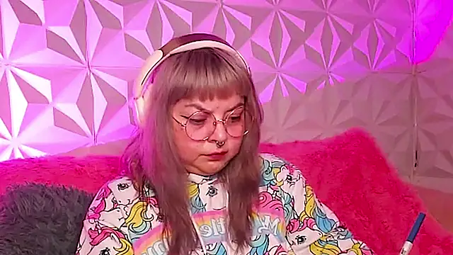 Snapshot of Satyn_doll chatting on 23, 11, 2025 Satyn doll online show from 23, 11, 2025