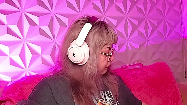 Snapshot of Satyn_doll chatting on 27, 11, 2025 Satyn doll online show from 27, 11, 2025