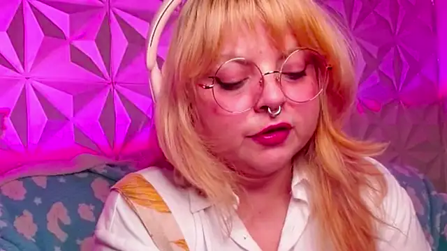 Snapshot of Satyn_doll chatting on 15, 10, 2025 Satyn doll online show from 15, 10, 2025