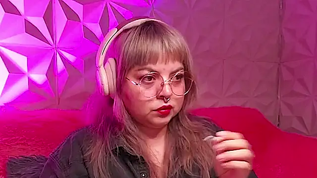 Snapshot of Satyn_doll chatting on 27, 11, 2025 Satyn doll online show from 27, 11, 2025