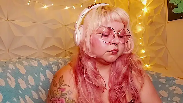 Satyn doll online show from 17, 6, 2026