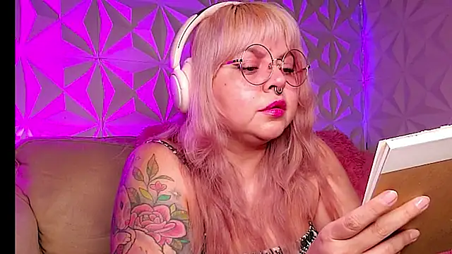 Satyn doll online show from 4, 2, 2026