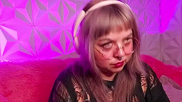 Snapshot of Satyn_doll chatting on 13, 11, 2025 Satyn doll online show from 13, 11, 2025