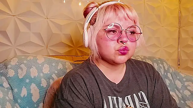 Satyn doll online show from 7, 6, 2026