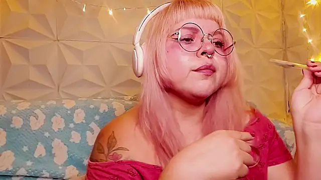 Satyn doll online show from 15, 5, 2026