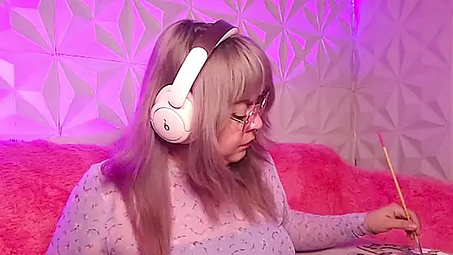 Snapshot of Satyn_doll chatting on 17, 11, 2025 Satyn doll online show from 17, 11, 2025