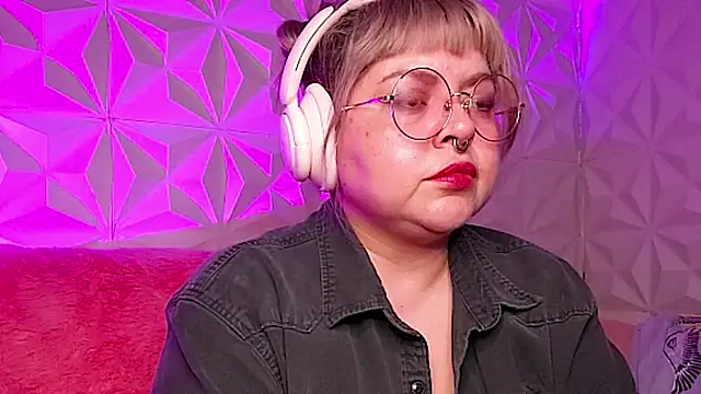 Snapshot of Satyn_doll chatting on 19, 11, 2025 Satyn doll online show from 19, 11, 2025