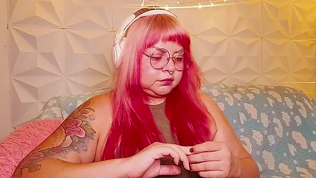 Satyn doll online show from 21, 6, 2026