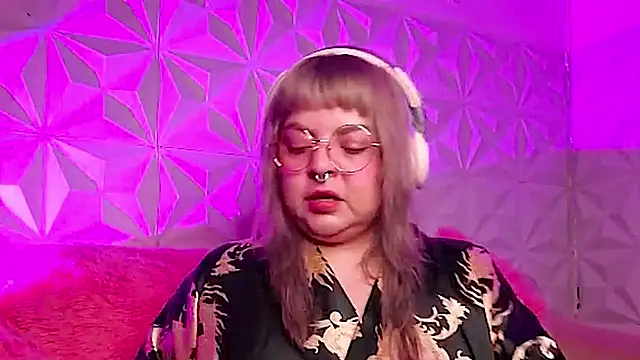 Snapshot of Satyn_doll chatting on 16, 11, 2025 Satyn doll online show from 16, 11, 2025