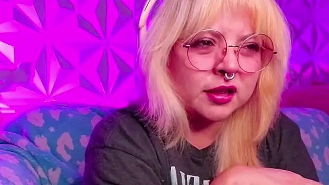 Snapshot of Satyn_doll chatting on 19, 10, 2025 Satyn doll online show from 19, 10, 2025