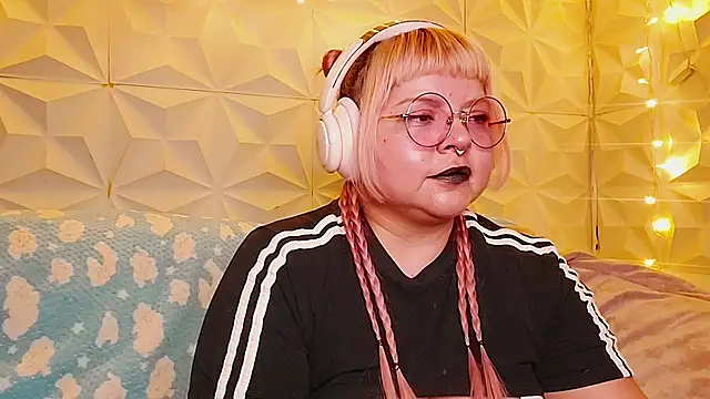 Satyn doll online show from 13, 5, 2026