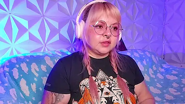 Satyn doll online show from 25, 4, 2026