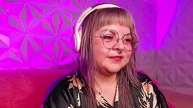 Snapshot of Satyn_doll chatting on 14, 11, 2025 Satyn doll online show from 14, 11, 2025