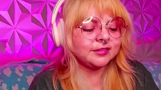 Snapshot of Satyn_doll chatting on 14, 10, 2025 Satyn doll online show from 14, 10, 2025