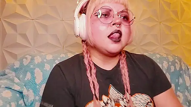 Satyn doll online show from 15, 5, 2026