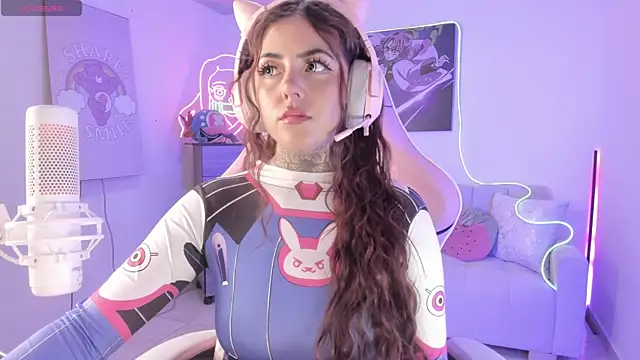 cute catlyn online show from 27, 11, 2025