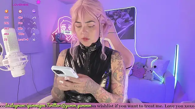 cute catlyn online show from 15, 12, 2025