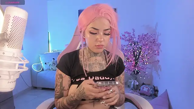 cute catlyn online show from 16, 4, 2026