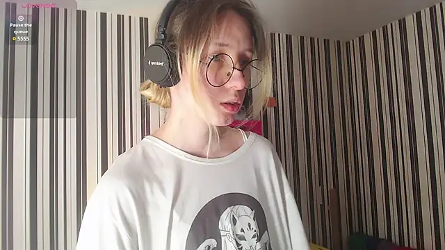 Snapshot of _Hanna_Moon_ chatting on 5, 1, 2025 Hanna Moon online show from 5, 1, 2025