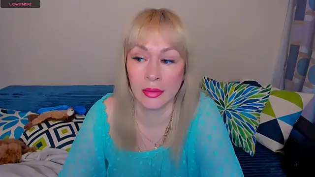 Snapshot of EllenMoore chatting on 1, 6, 2026 EllenMoore online show from 1, 6, 2026