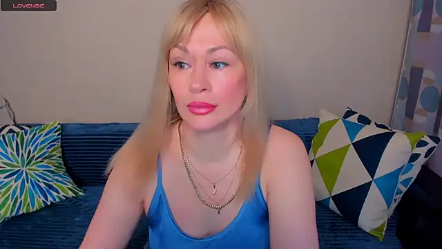 Snapshot of EllenMoore chatting on 24, 5, 2026 EllenMoore online show from 24, 5, 2026