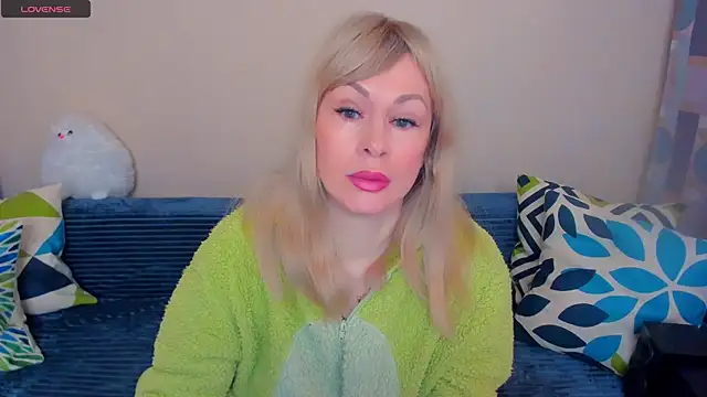 Snapshot of EllenMoore chatting on 1, 5, 2026 EllenMoore online show from 1, 5, 2026