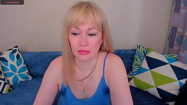 Snapshot of EllenMoore chatting on 5, 6, 2026 EllenMoore online show from 5, 6, 2026