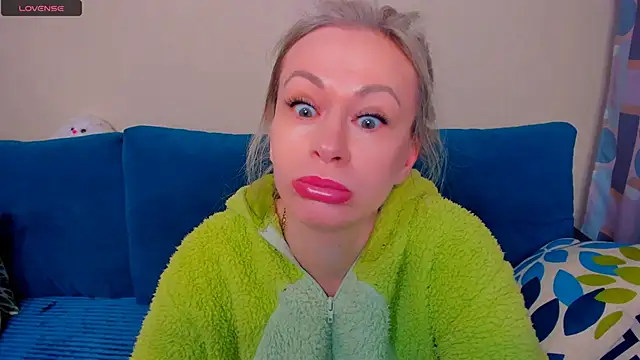 EllenMoore online show from 10, 10, 2025