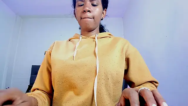 Ellie Alves online show from 6, 10, 2025